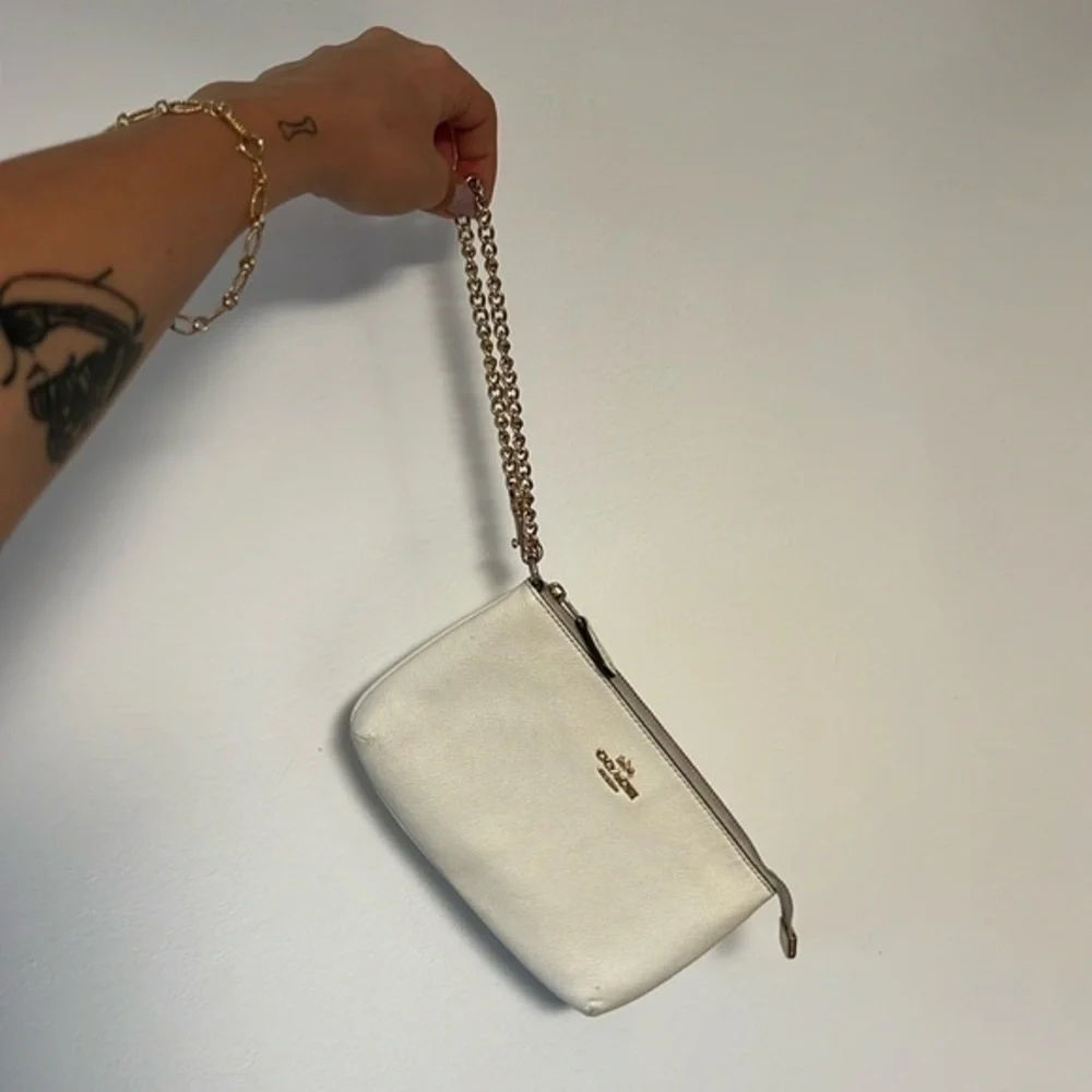COACH F73044 Cream Cardholder Wristlet